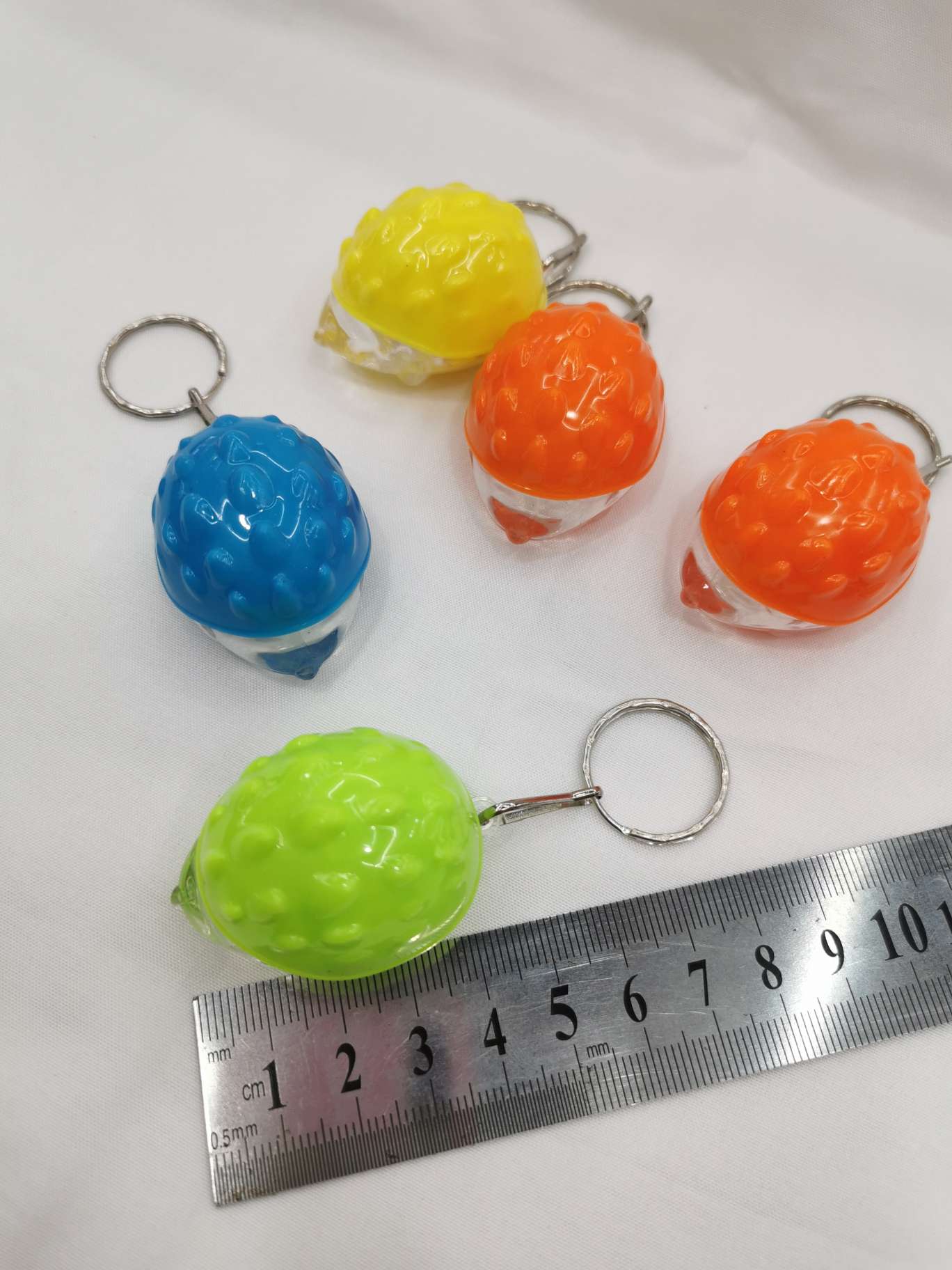 发光刺猬钥匙扣礼品灯挂件
100个一包
2000个一箱
