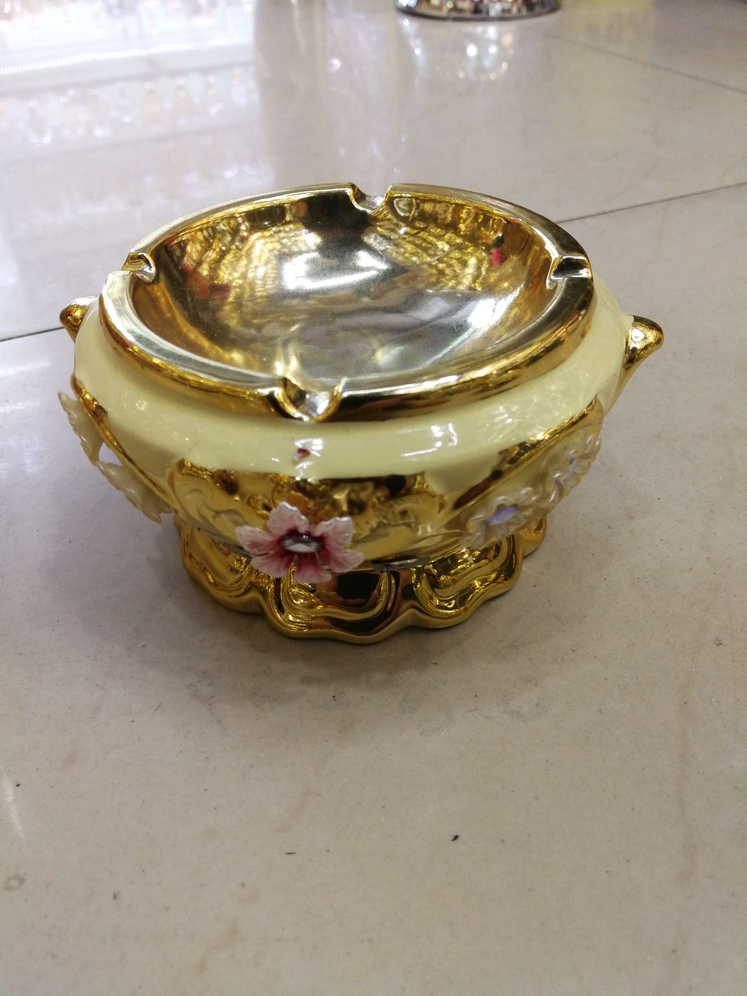 Ceramic ashtray 452 Ceramic ornament 1