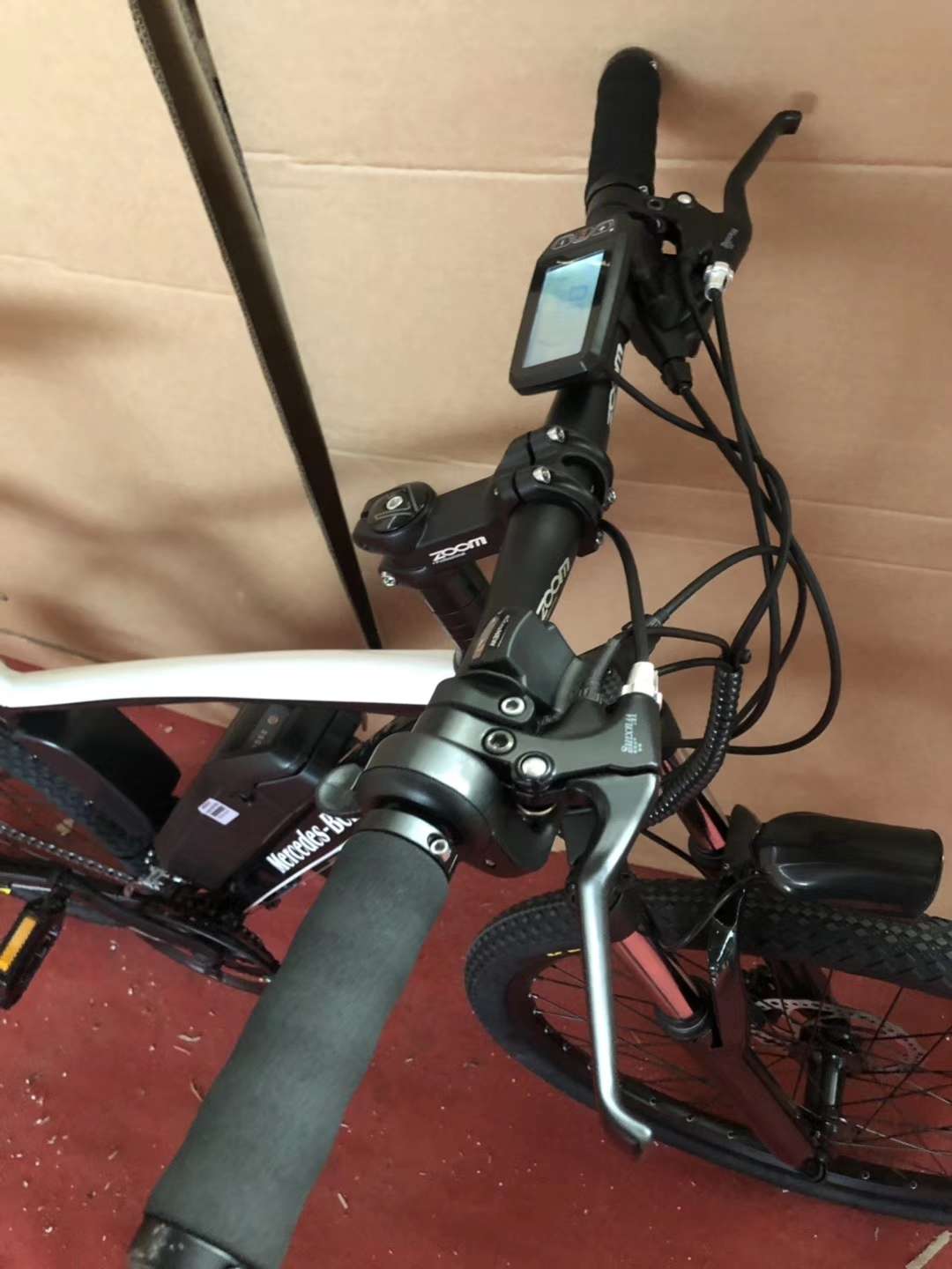 自行车26寸铝合金变速山地车锂电池电动车产品图