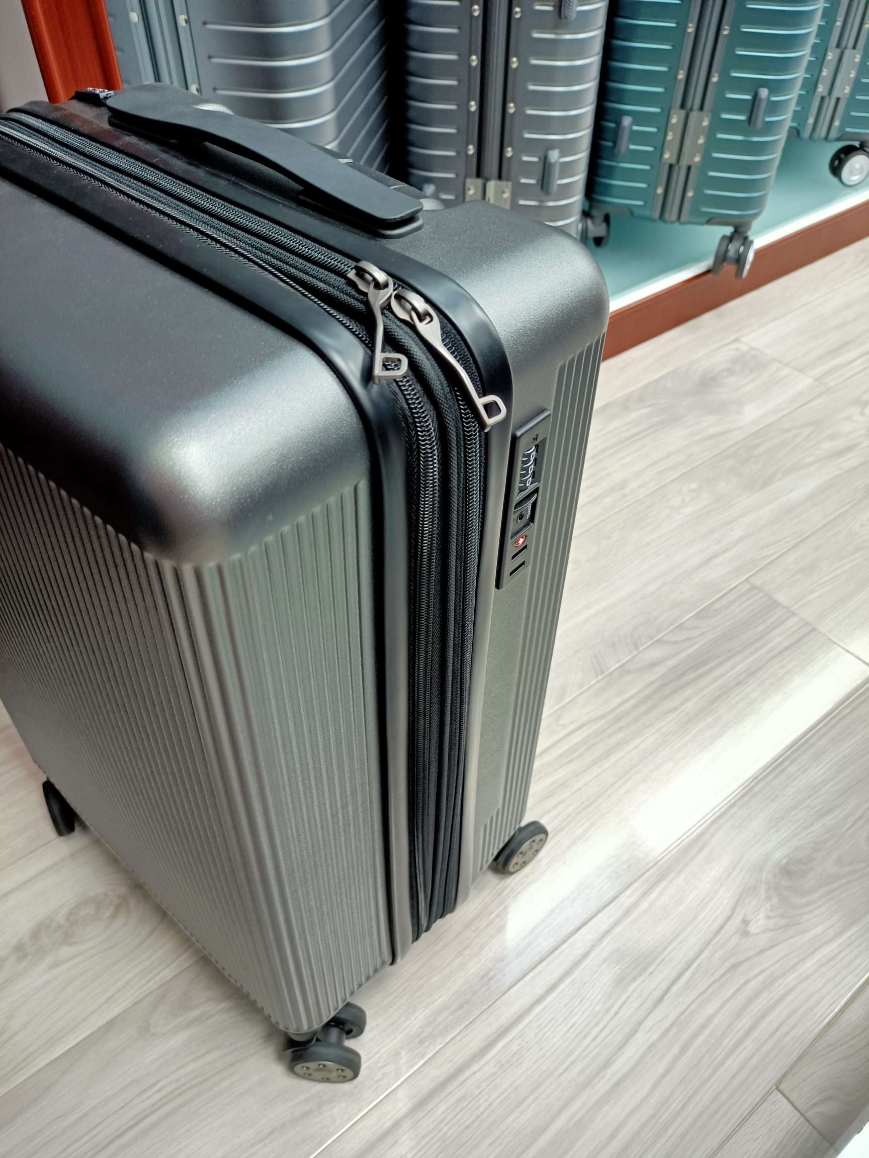 拉杆箱 行李箱  登机箱白底实物图