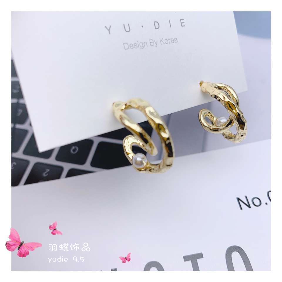Butterfly ins Cold style geometric earrings for women, Korean style, versatile, simple and elegant stud earrings, Korean version Application Scenario