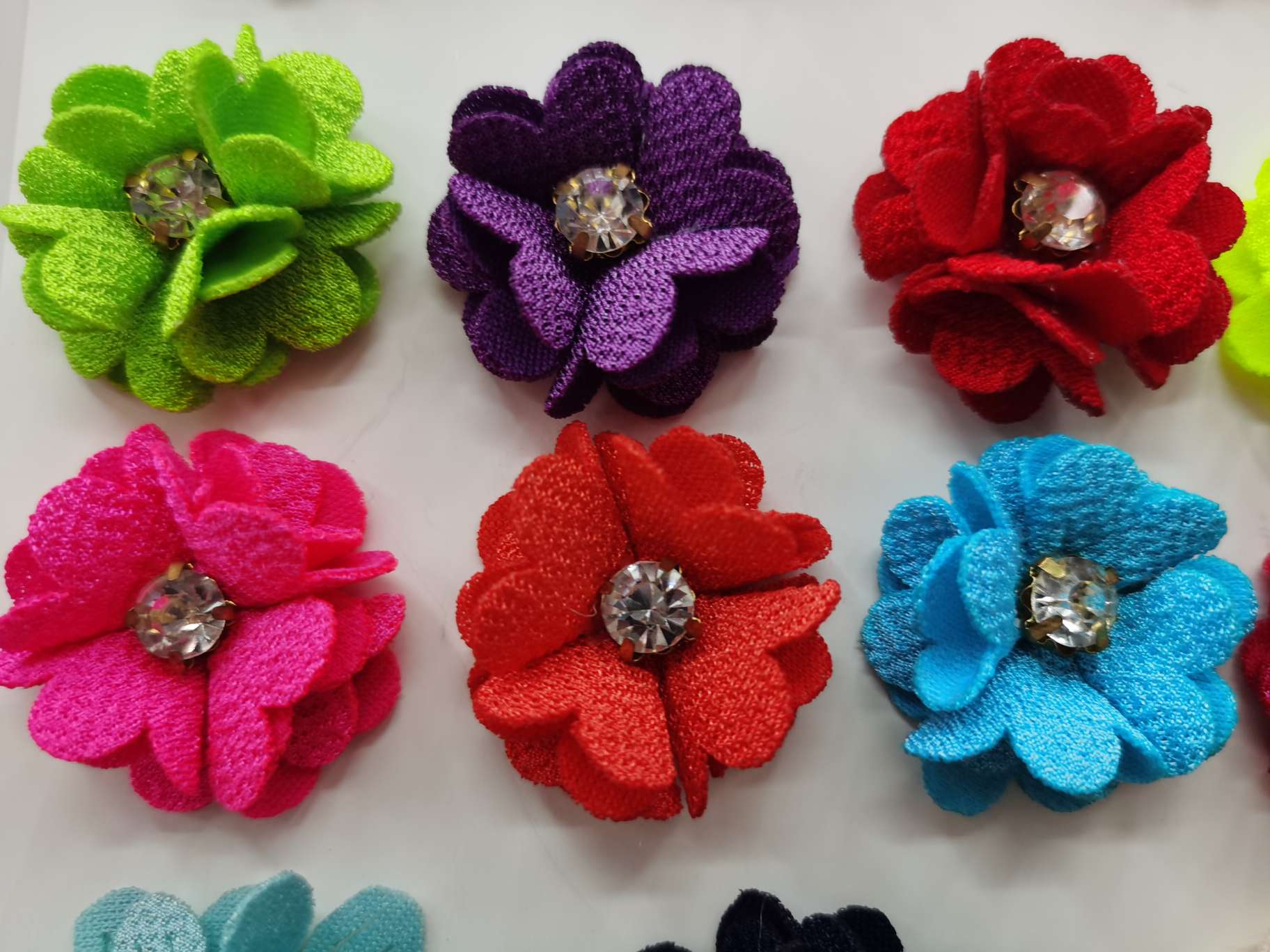 Pearl-jute diamond floret