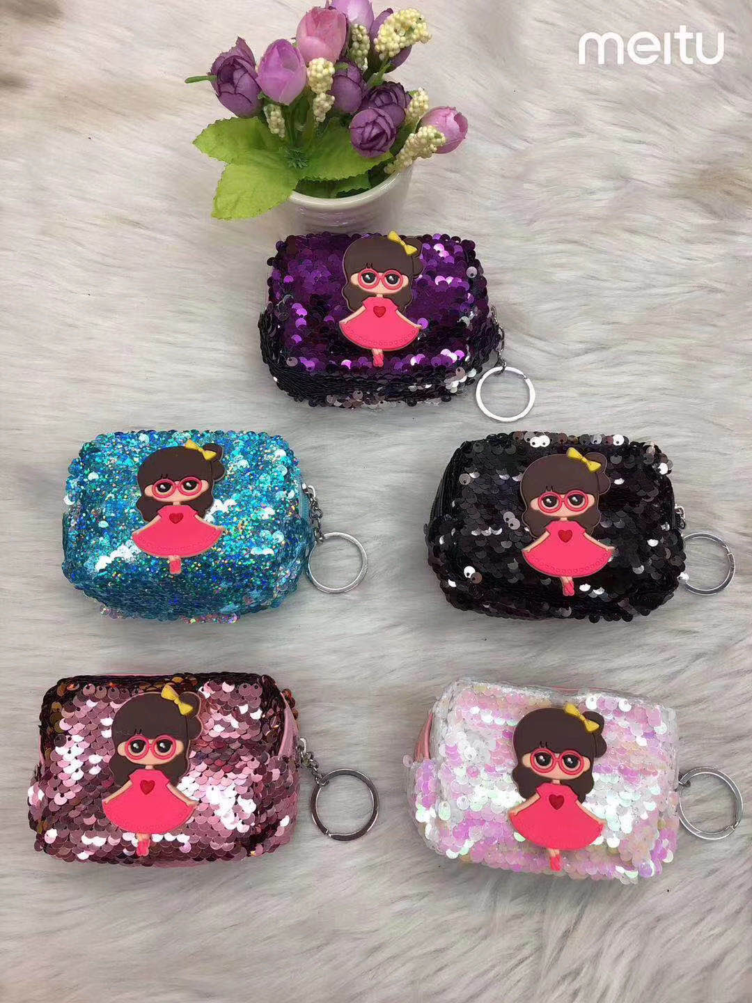 Sequined girl coin purse details Picture