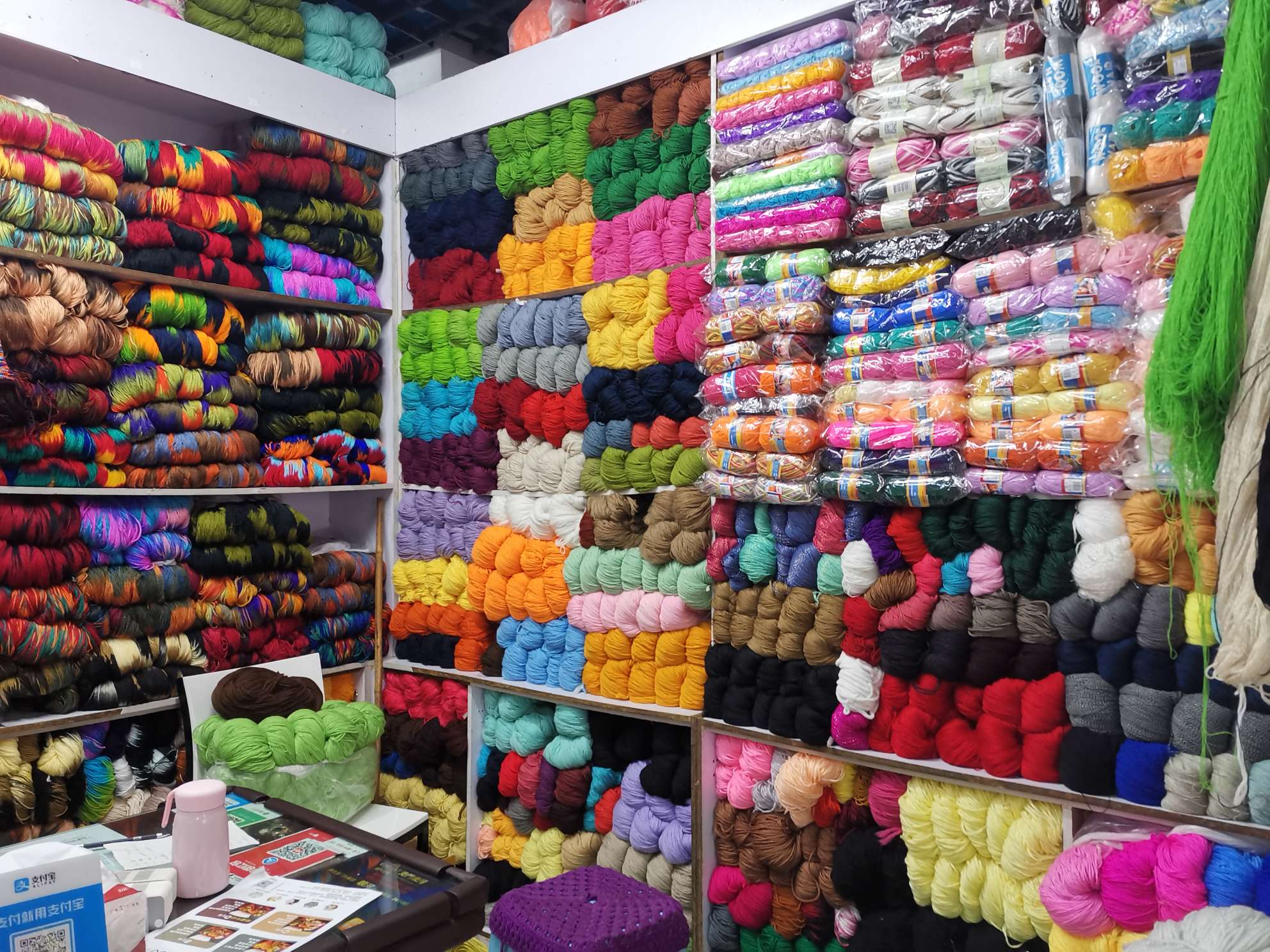 Hot-selling polyester yarn handicrafts processing, 250g per bunch of yarn yarn, environmentally friendly dyeing Item Picture