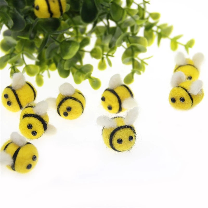 Felted baby bees DIY brooch hairpins for Japanese and Korean children's hair accessories Poke and poke finished products thumbnail