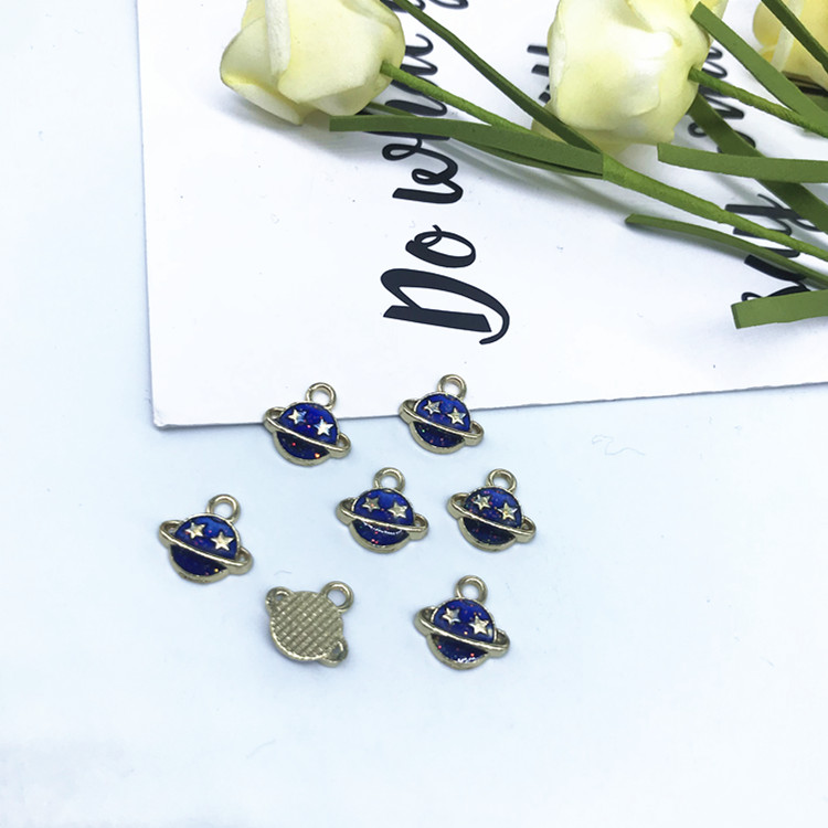 diy jewelry accessories: Starry sky painting oil pendant Application Scenario
