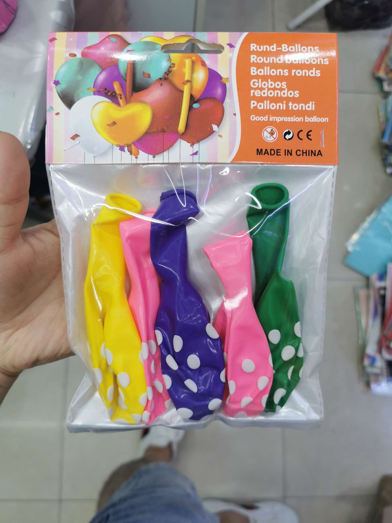 A pack of 5 polka dot balloons
