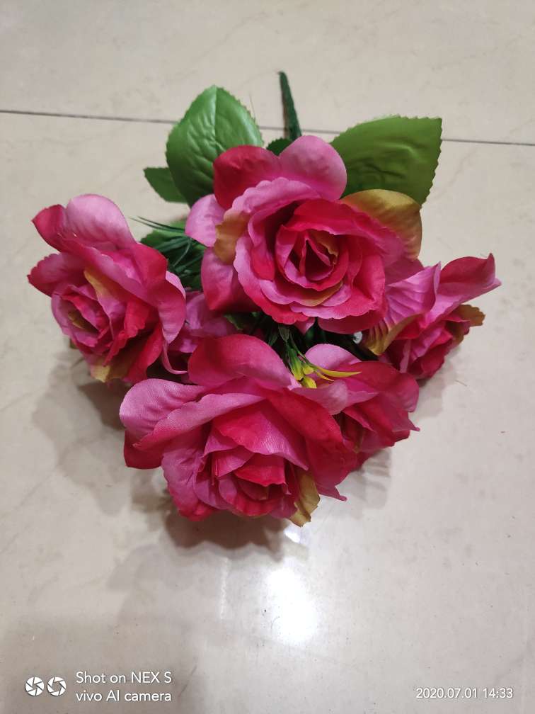 Factory direct sales with favorable prices, high-quality, high, medium and low-grade artificial flowers, Qingming Festival flowers, festival bouquets and other 7-head roses Specification image
