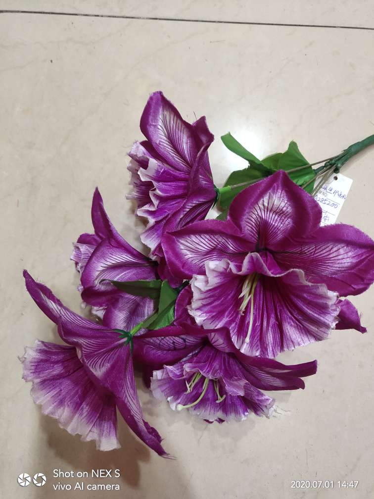 Factory direct sales with favorable prices, high-quality high, medium and low-end artificial flowers, Qingming Festival flowers, festival bouquets and other 6-head silk-screened narcissus Specification image