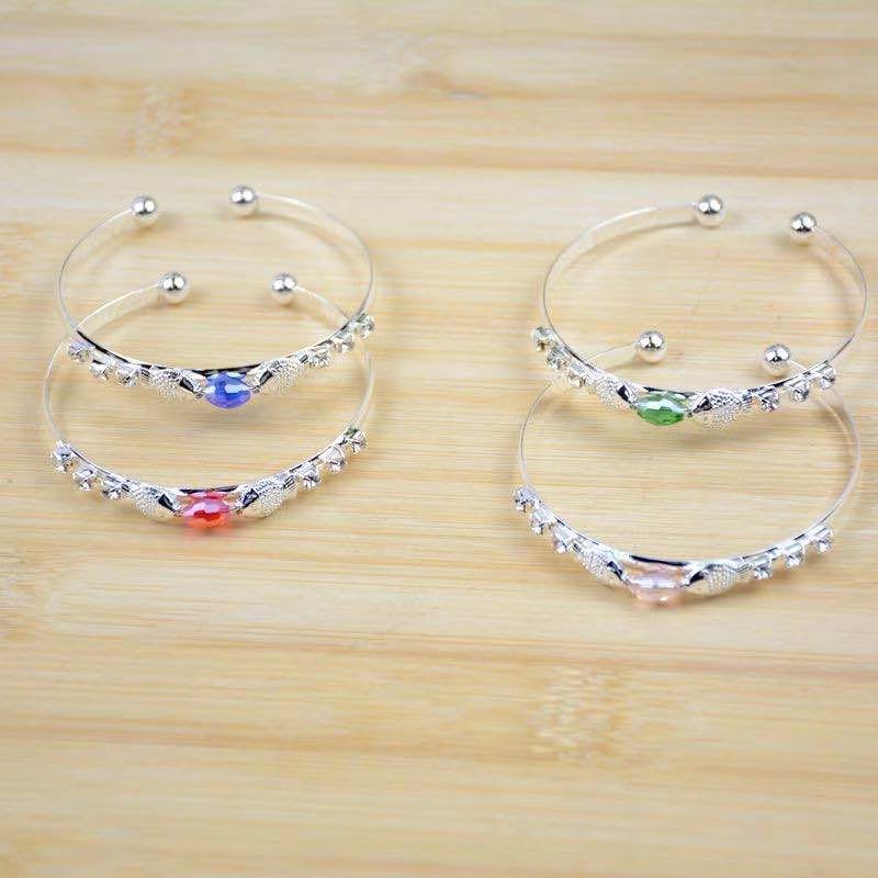 5783编号1038的一款时尚有气质的双鱼水晶手镯