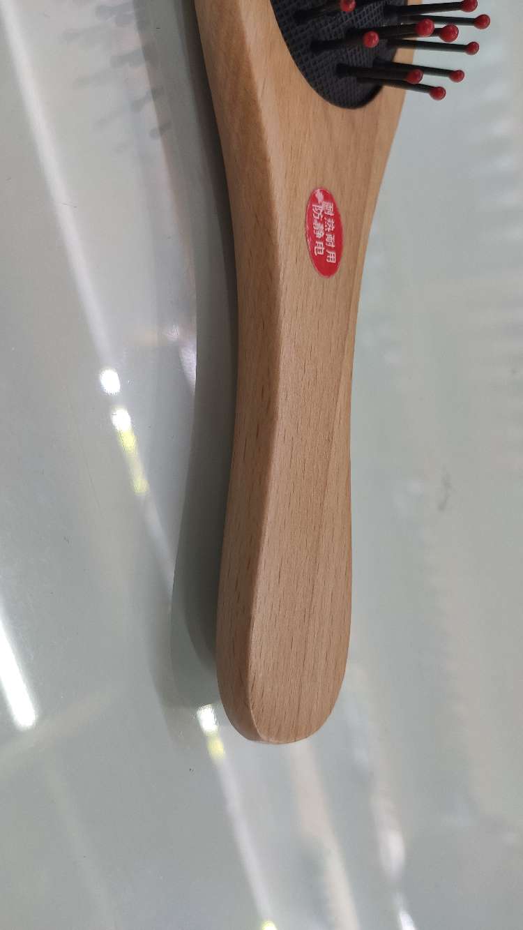 气囊按摩梳榉木气囊按摩梳红点按摩梳白底实物图