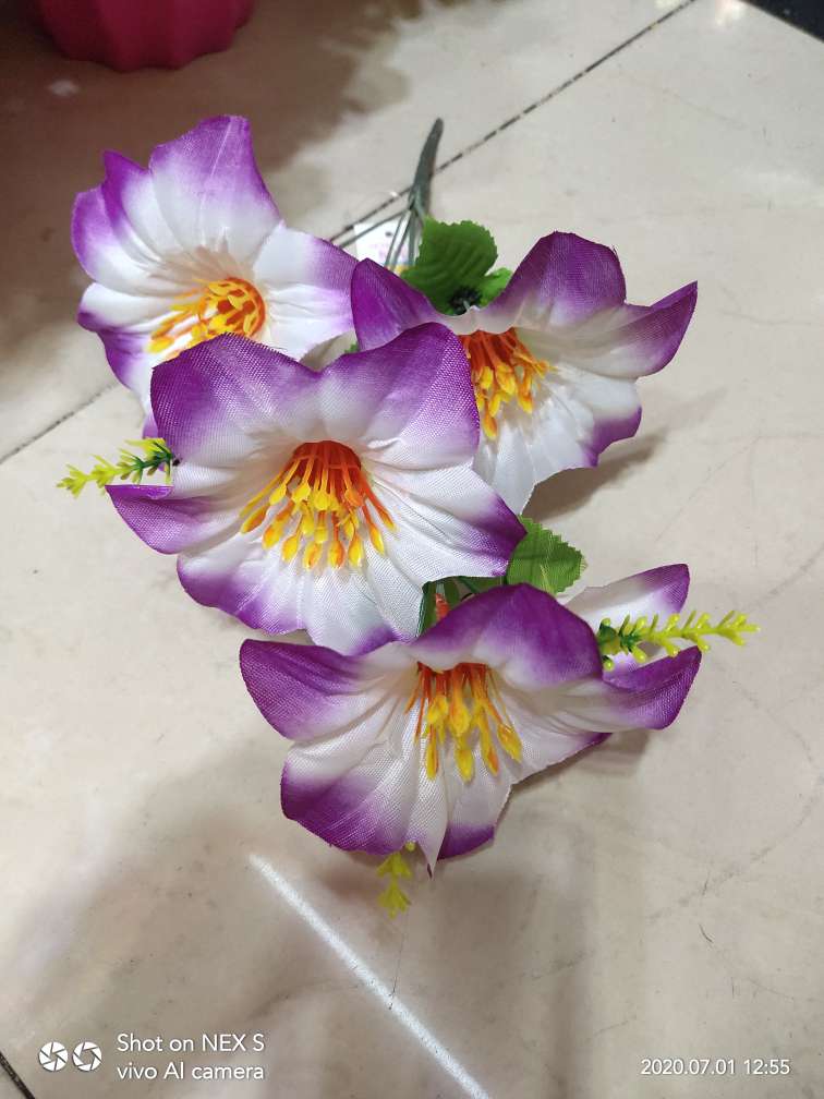 Factory direct sales of various high, medium and low-end artificial flower 6-head silk cloth small amaryllis undefined