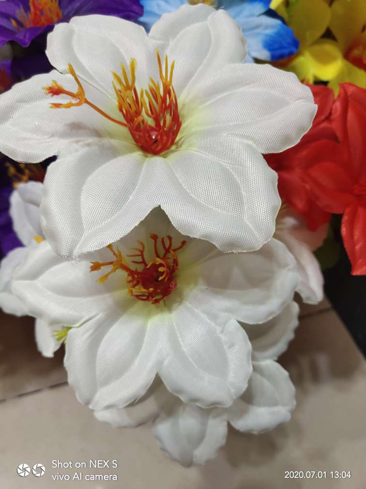 Factory direct sales with favorable prices, high-quality, high, medium and low-end artificial flowers, Qingming flowers and other 6-head silk cloth small narcissus Application Scenario