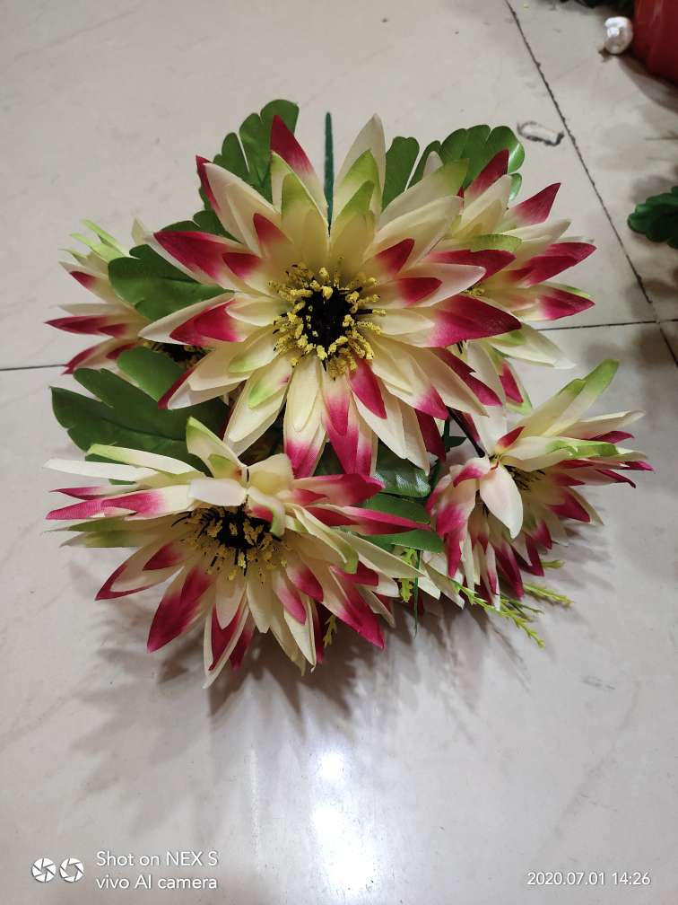 Factory direct sales with favorable prices, high-quality, high, medium and low-grade artificial flowers, Qingming flowers and other 7-head African daisies