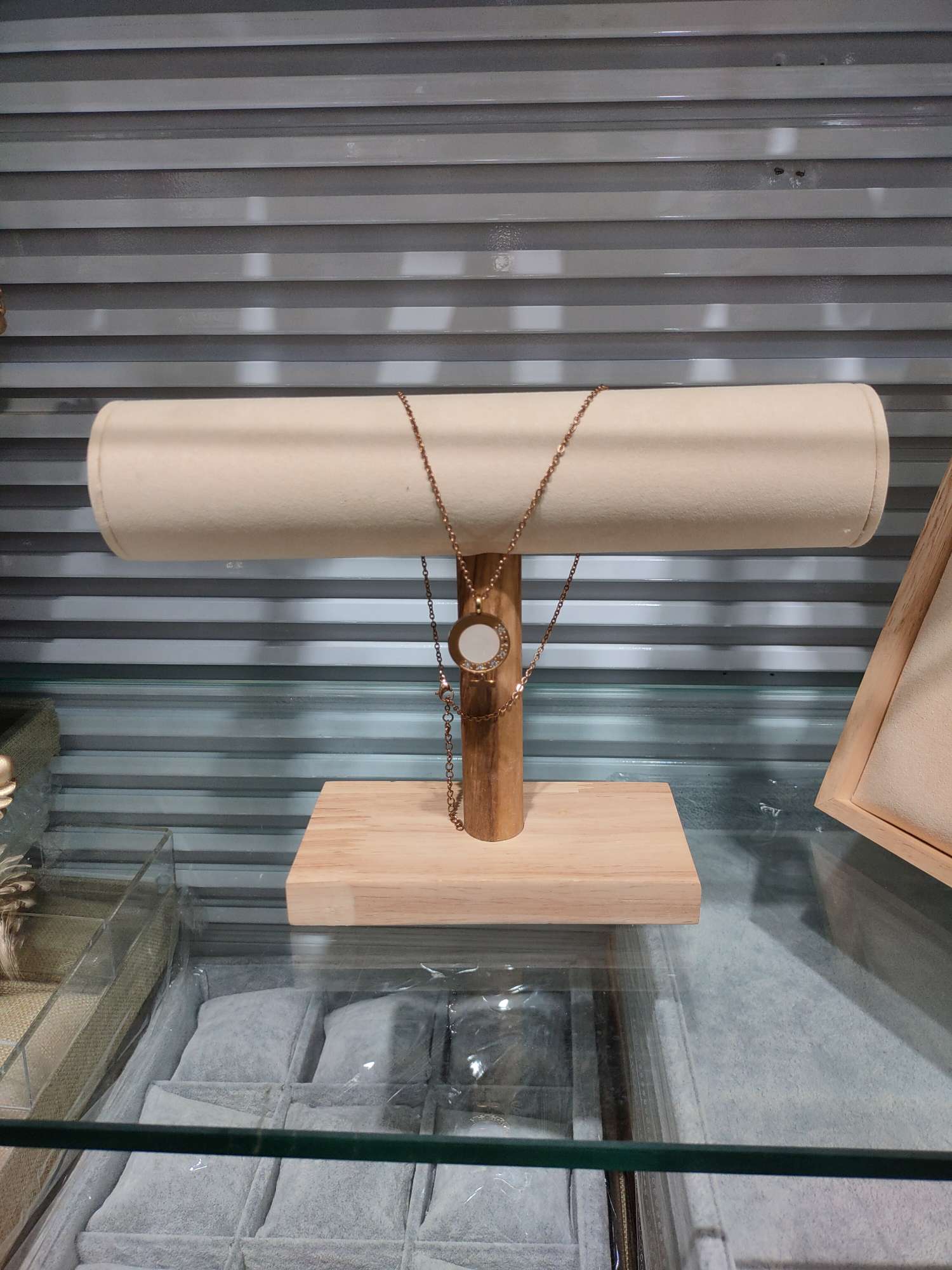 饰品展示架 实木底座米色手镯架