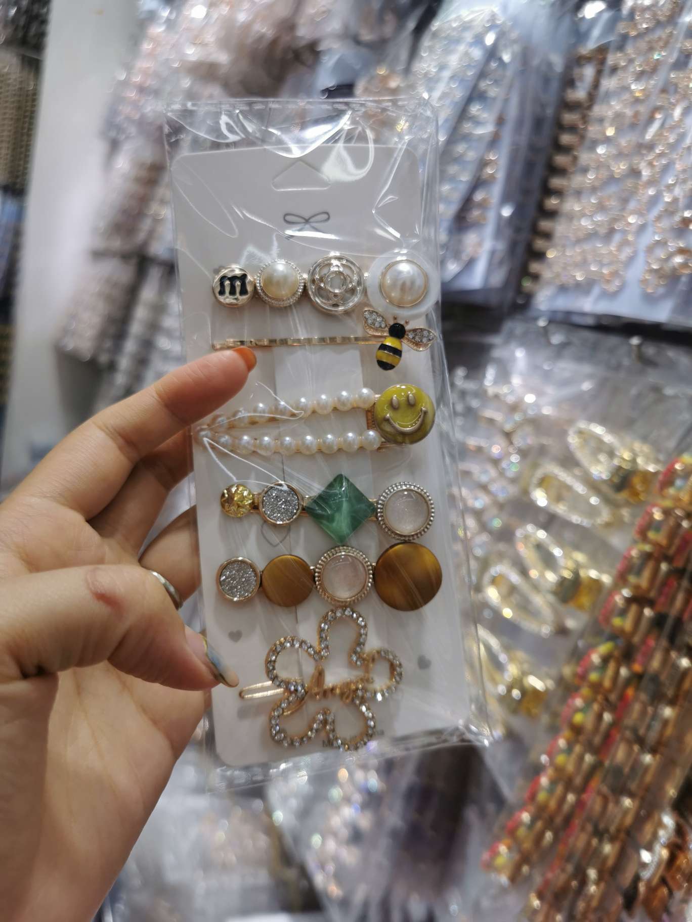 Popular hair accessories and headwear among Internet celebrities