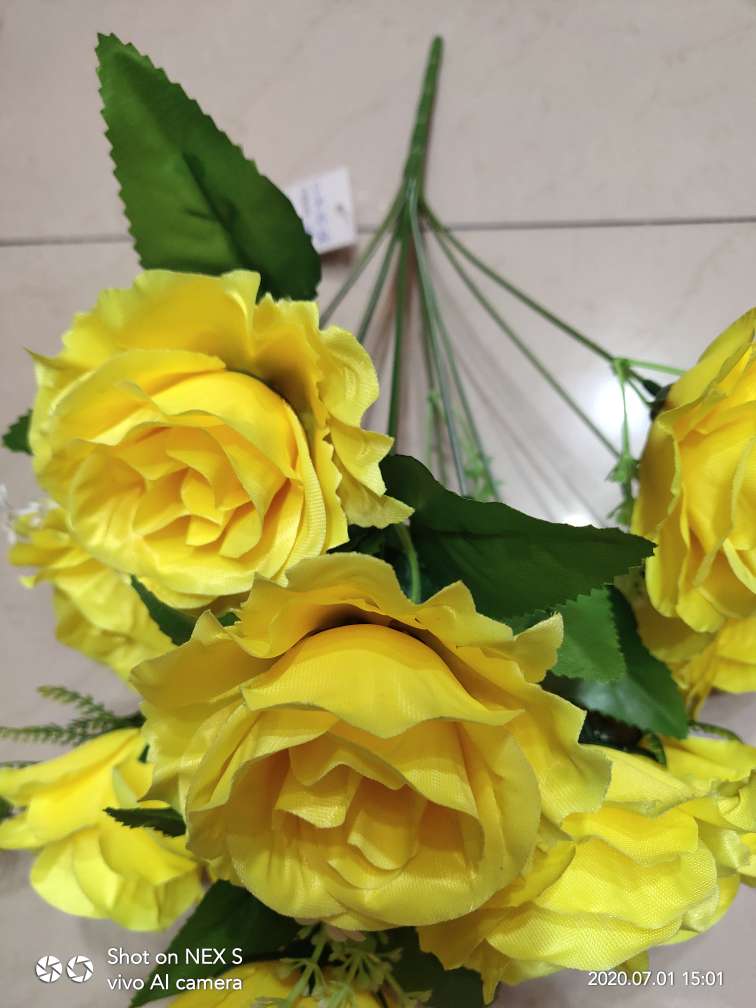 Factory direct sales with favorable prices. High-quality, high, medium and low-end artificial flowers, Qingming Festival flowers, festival bouquets, wedding flowers, etc. 12 shining roses details Picture