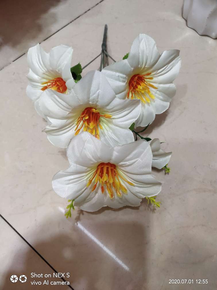 Factory direct sales of various high, medium and low-end artificial flower 6-head silk cloth small amaryllis Application Scenario