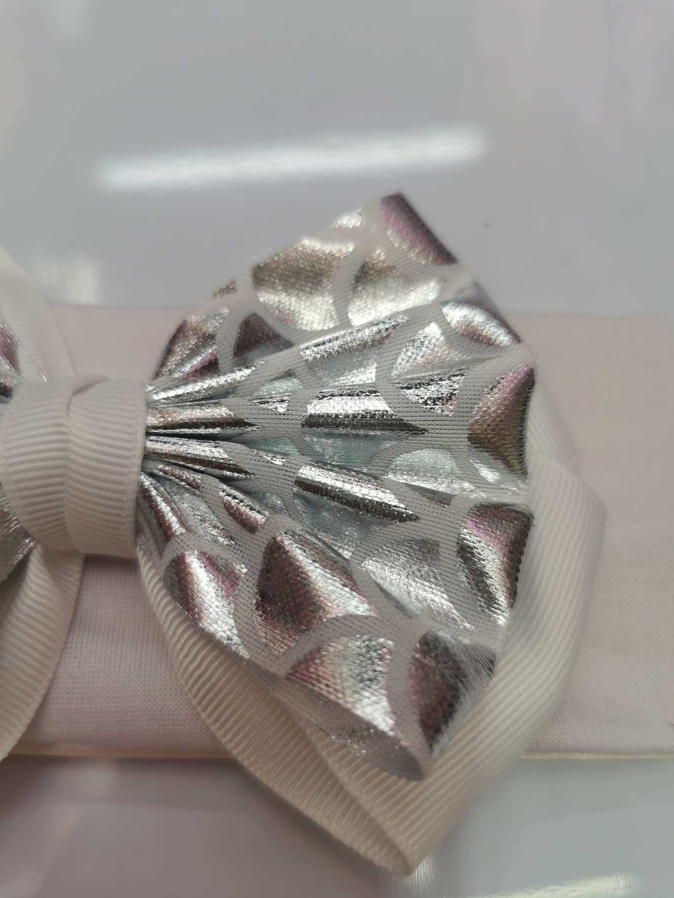 Bright skin fish-scale bow tie children's hair band Specification image