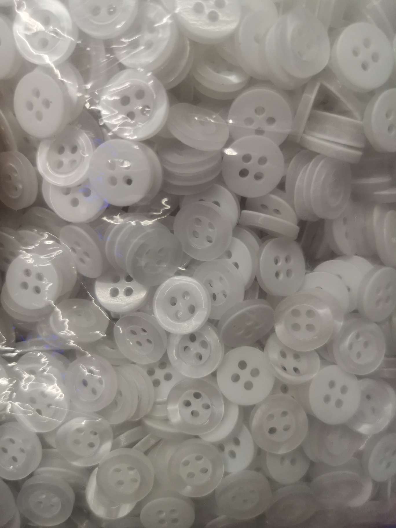 Pearl white bottom ripple button thumbnail