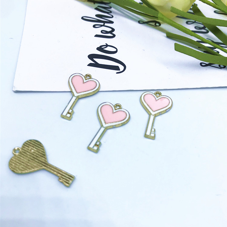 DIY jewelry accessories, Korean version cute painted peach heart key pendant, pendant, hanging rope decoration Specification image