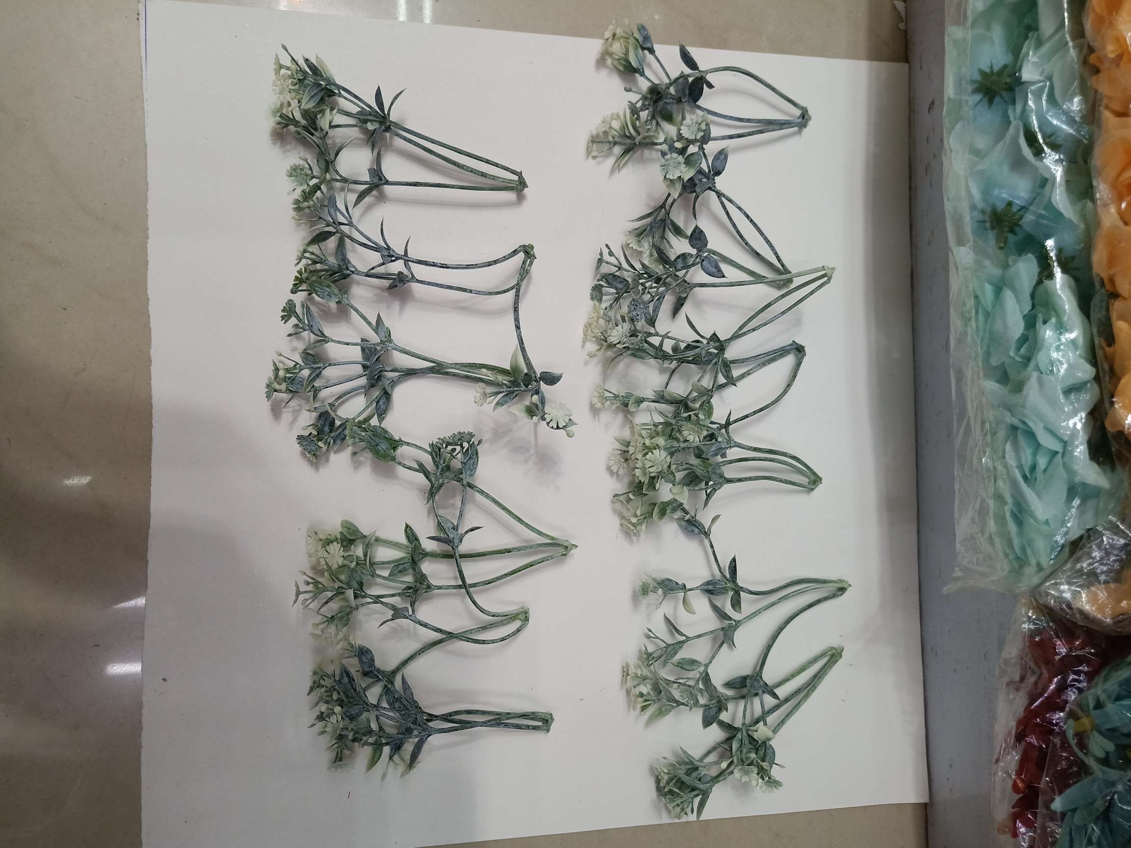 Artificial flocking grass, wall grass details Picture