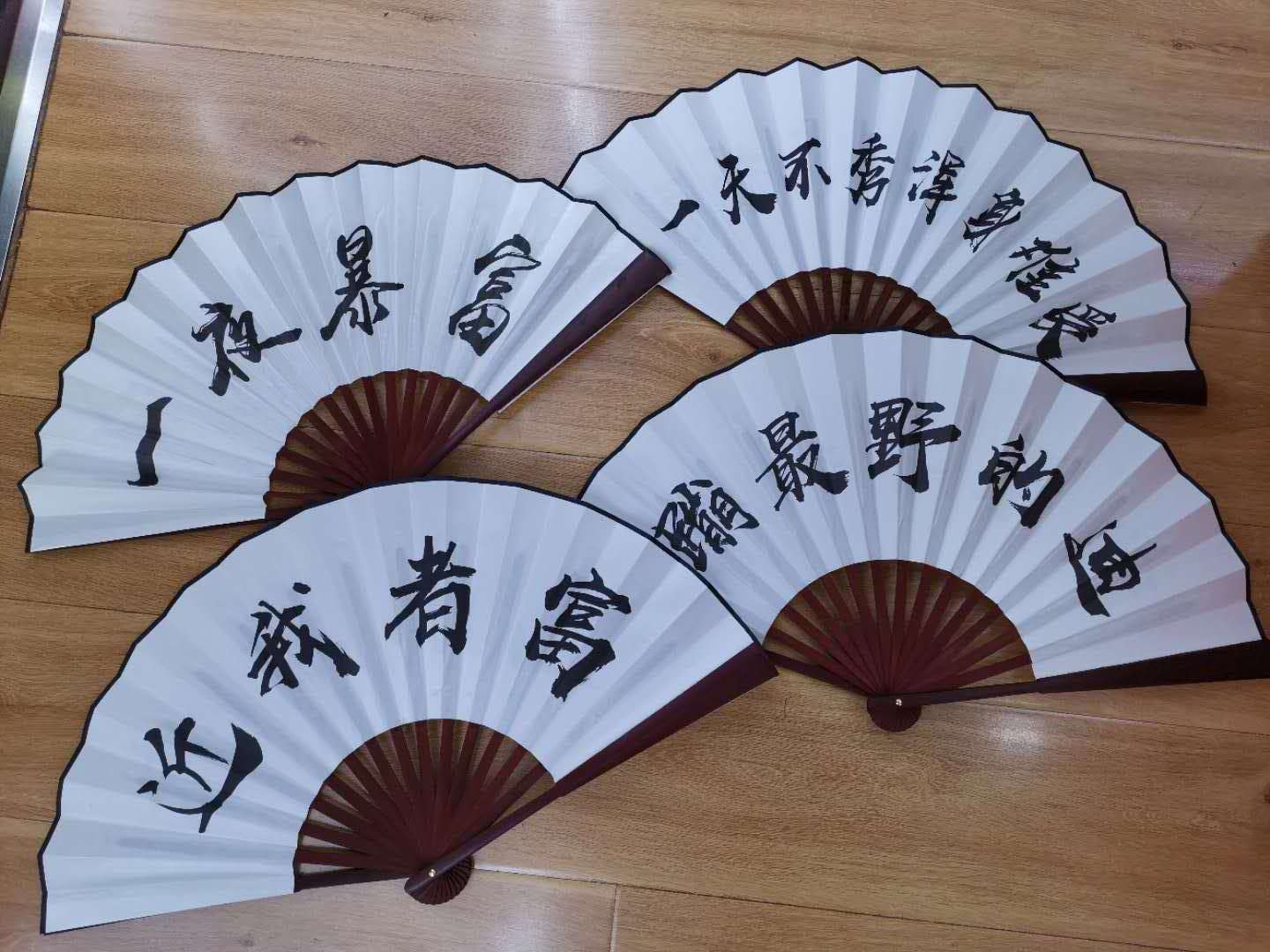 10 net red bundy Tiktok silk cloth folding fan personality male fan travel craft fan Application Scenario