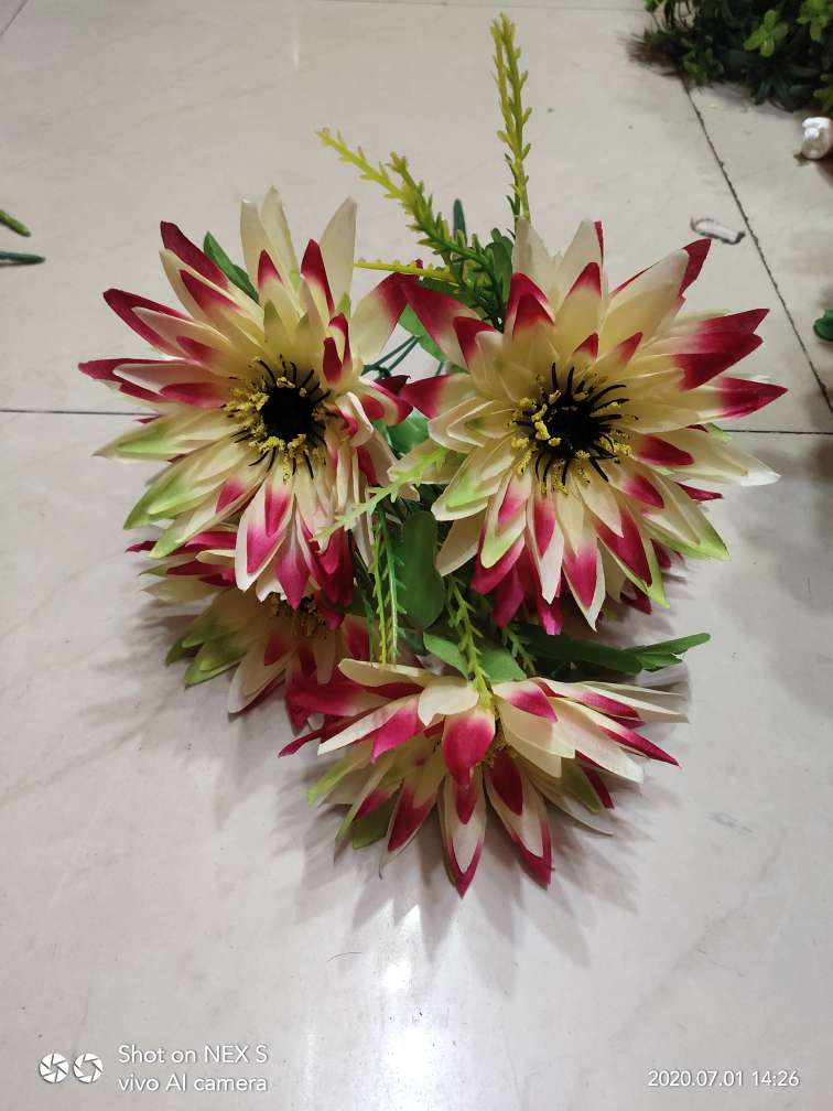 Factory direct sales with favorable prices, high-quality, high, medium and low-grade artificial flowers, Qingming flowers and other 7-head African daisies details Picture