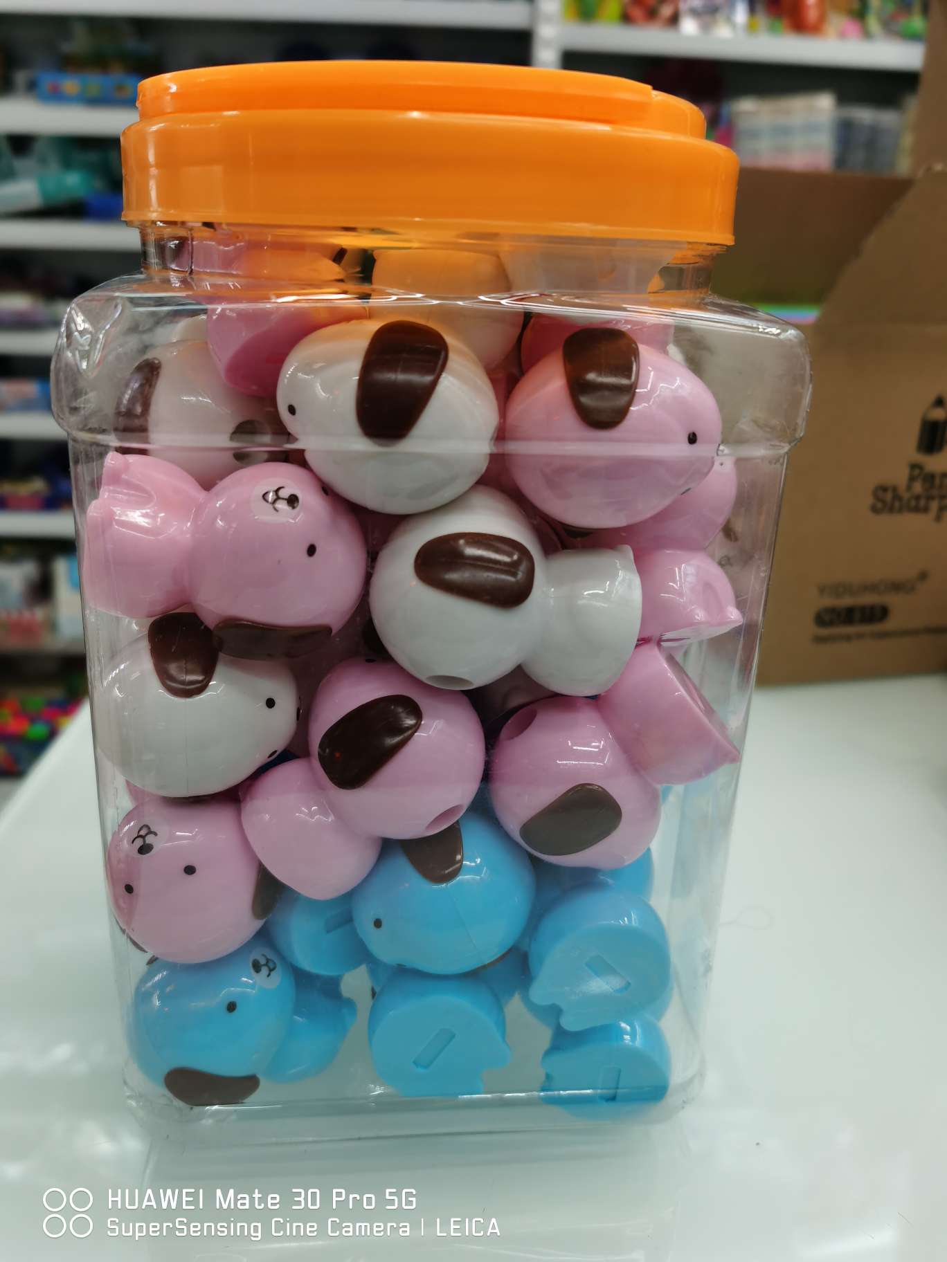 New single-hole pencil sharpener, factory direct sales. Welcome to purchase undefined