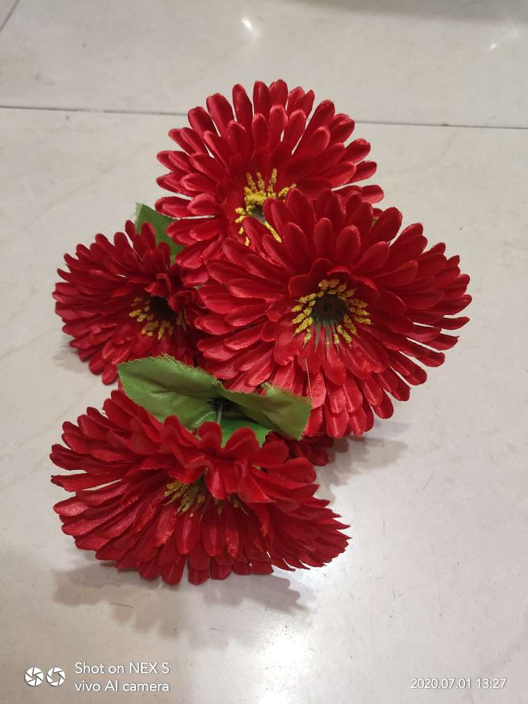Factory direct sales with favorable prices, high-quality high, medium and low-end artificial flowers, Qingming flowers and other 6 heads of glittering chrysanthemums Application Scenario