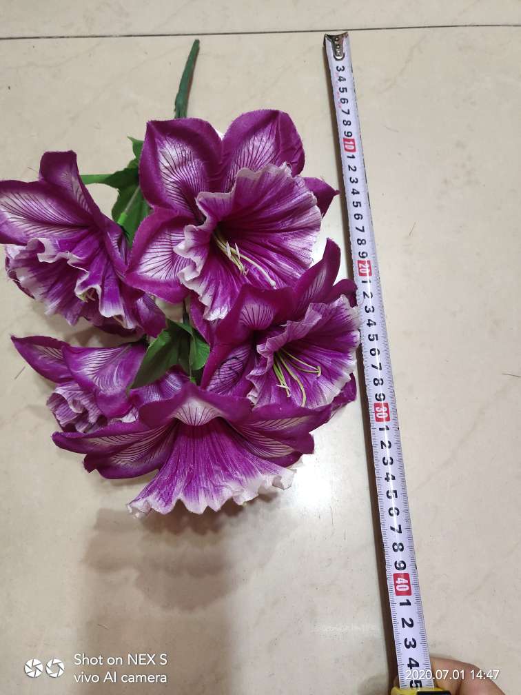 Factory direct sales with favorable prices, high-quality high, medium and low-end artificial flowers, Qingming Festival flowers, festival bouquets and other 6-head silk-screened narcissus Application Scenario