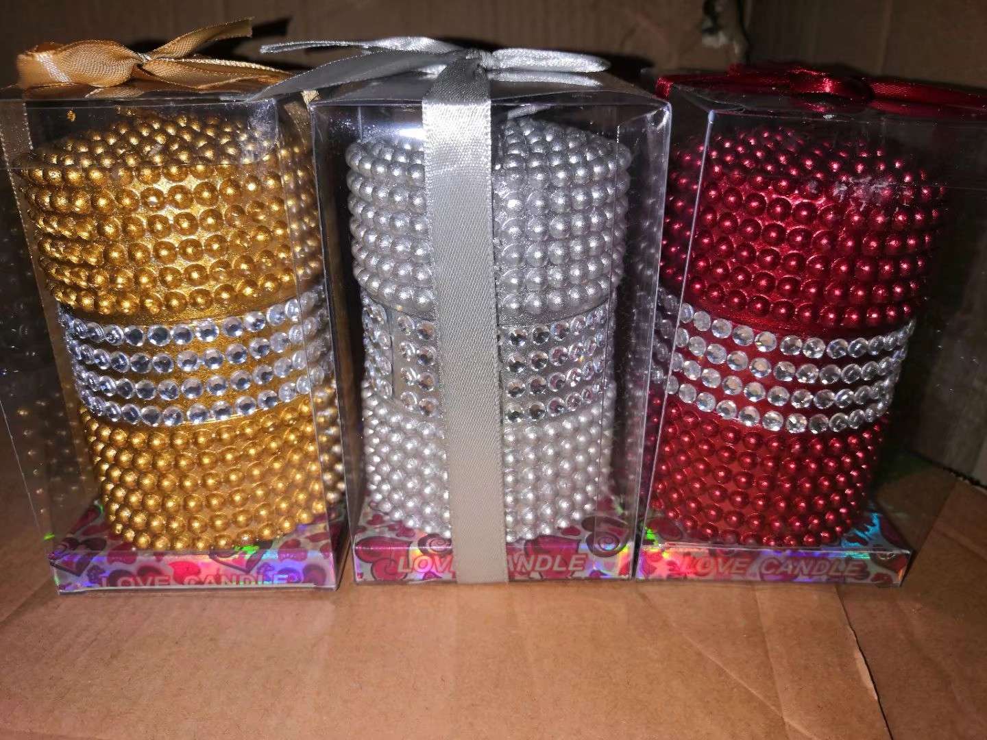 7cm*10cm蜡烛，用PVC包装后是7.3cm*12cm的珍珠型镀色蜡烛，颜色4种，高雅典范可混批。可咨询139068
