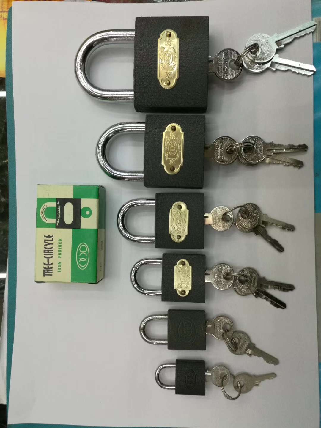 挂锁，灰色锁，铁锁，门窗锁，铁门锁，黑色锁，防撬锁，十字锁，一字锁，防水锁，一字灰色锁