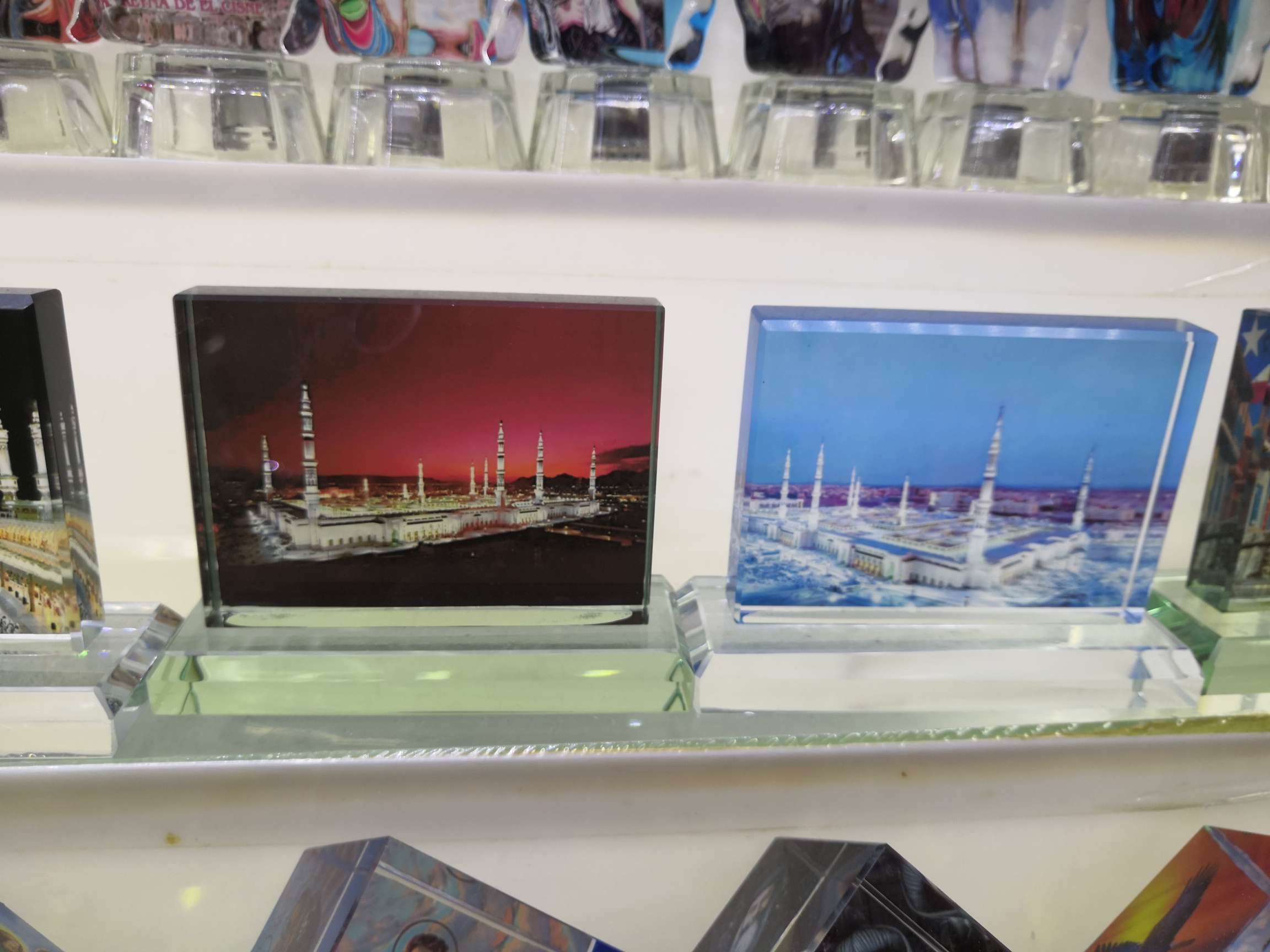 Yan Fan Crystal Craft 7951 Crystal 6X8 Rotating display piece, screen Specification image