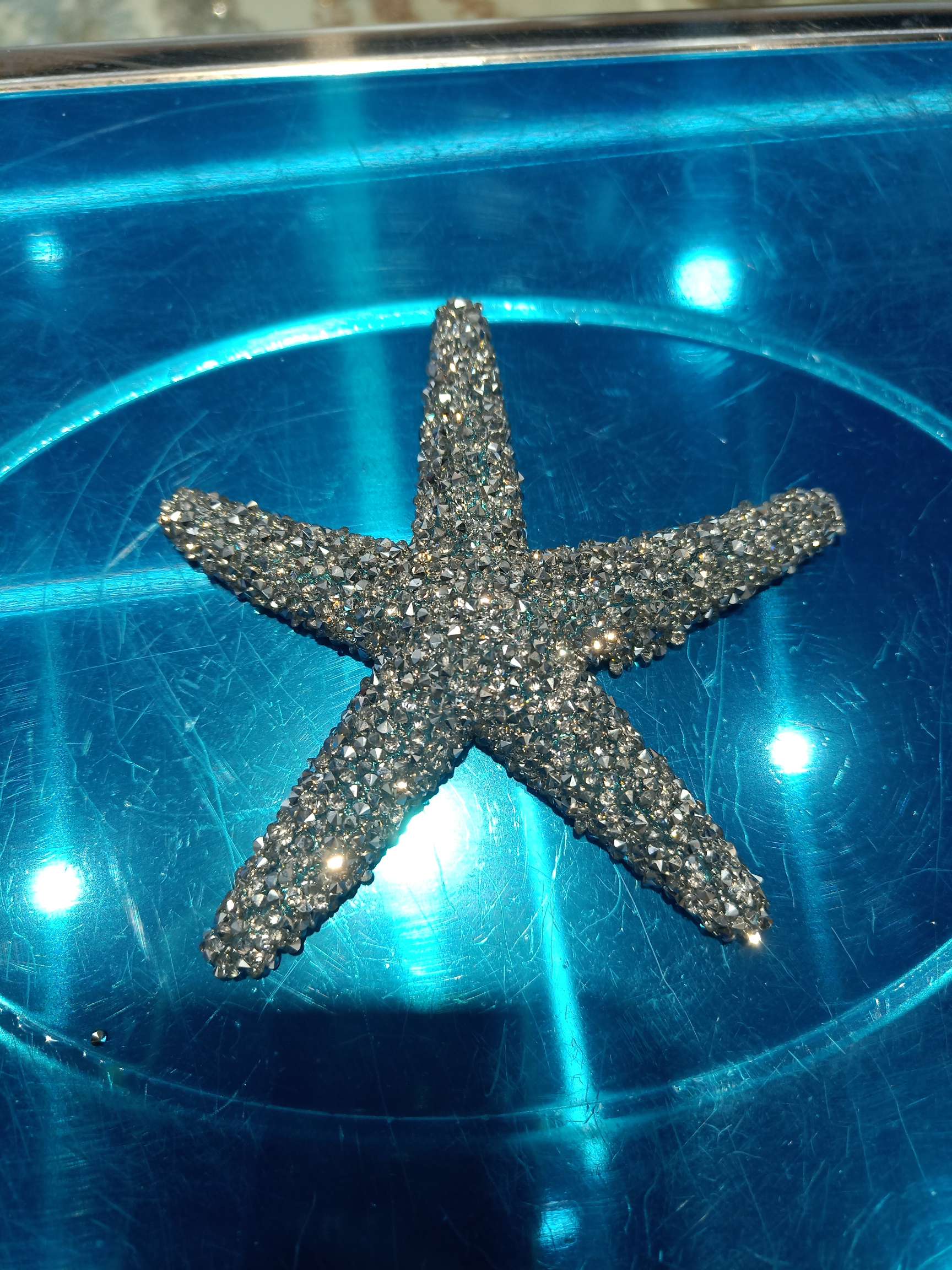 A water diamond into the sea star