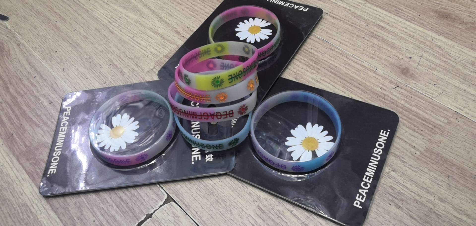 5783编号1064的一款时尚有气质的驱蚊手环