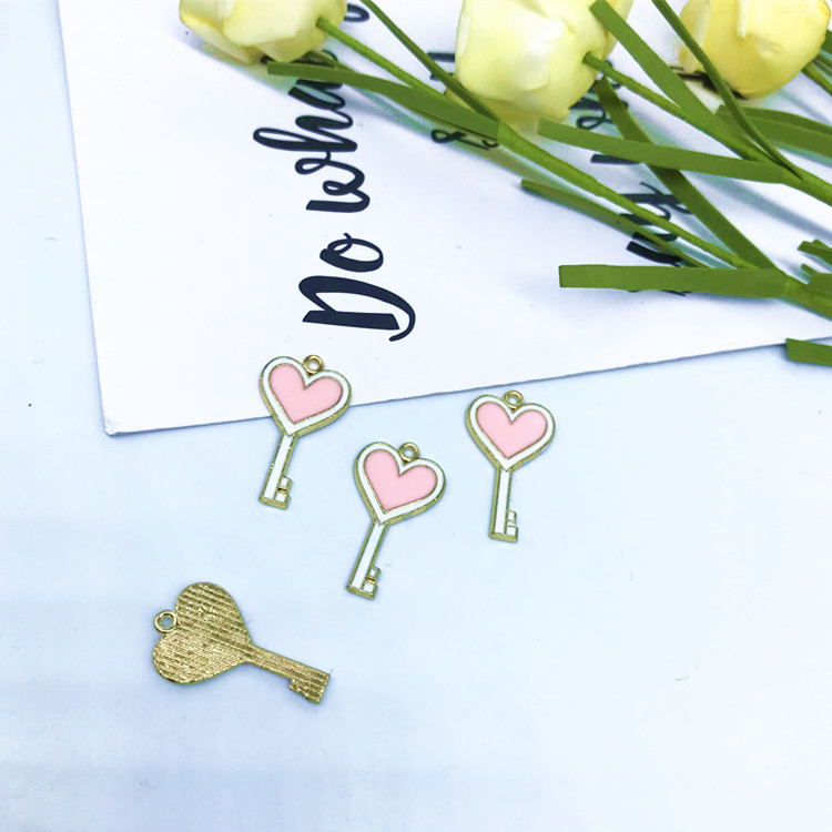 DIY jewelry accessories, Korean version cute painted peach heart key pendant, pendant, hanging rope decoration details Picture