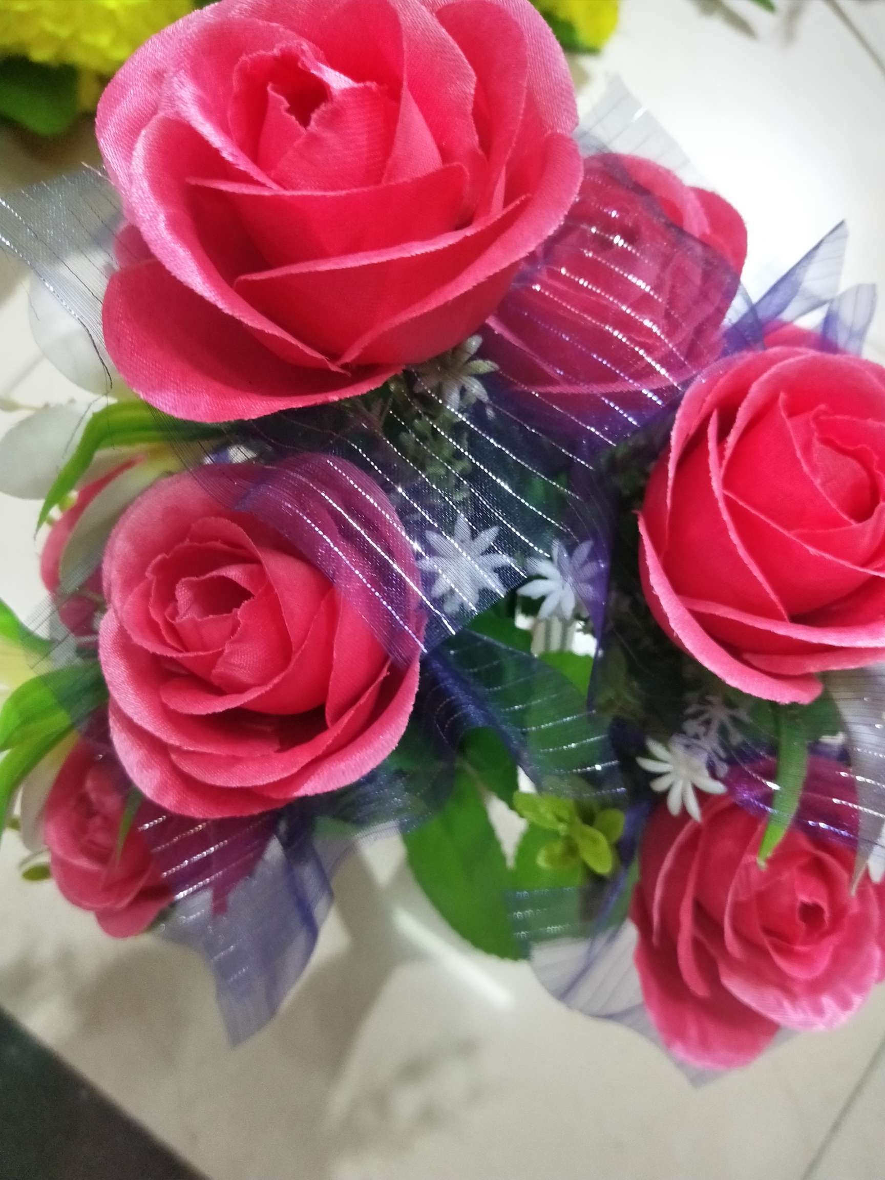 (عشرة رؤوس لـ (ماي