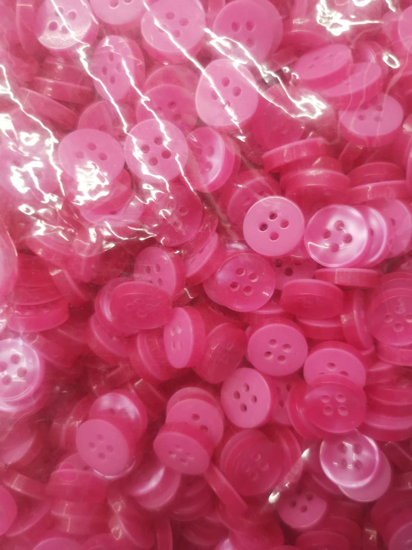粉色塑料钮扣