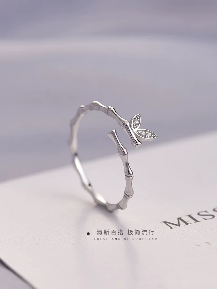 Butterfly ring, girlish and elegant, open index finger ring for students, simple and thin, adjustable band Application Scenario