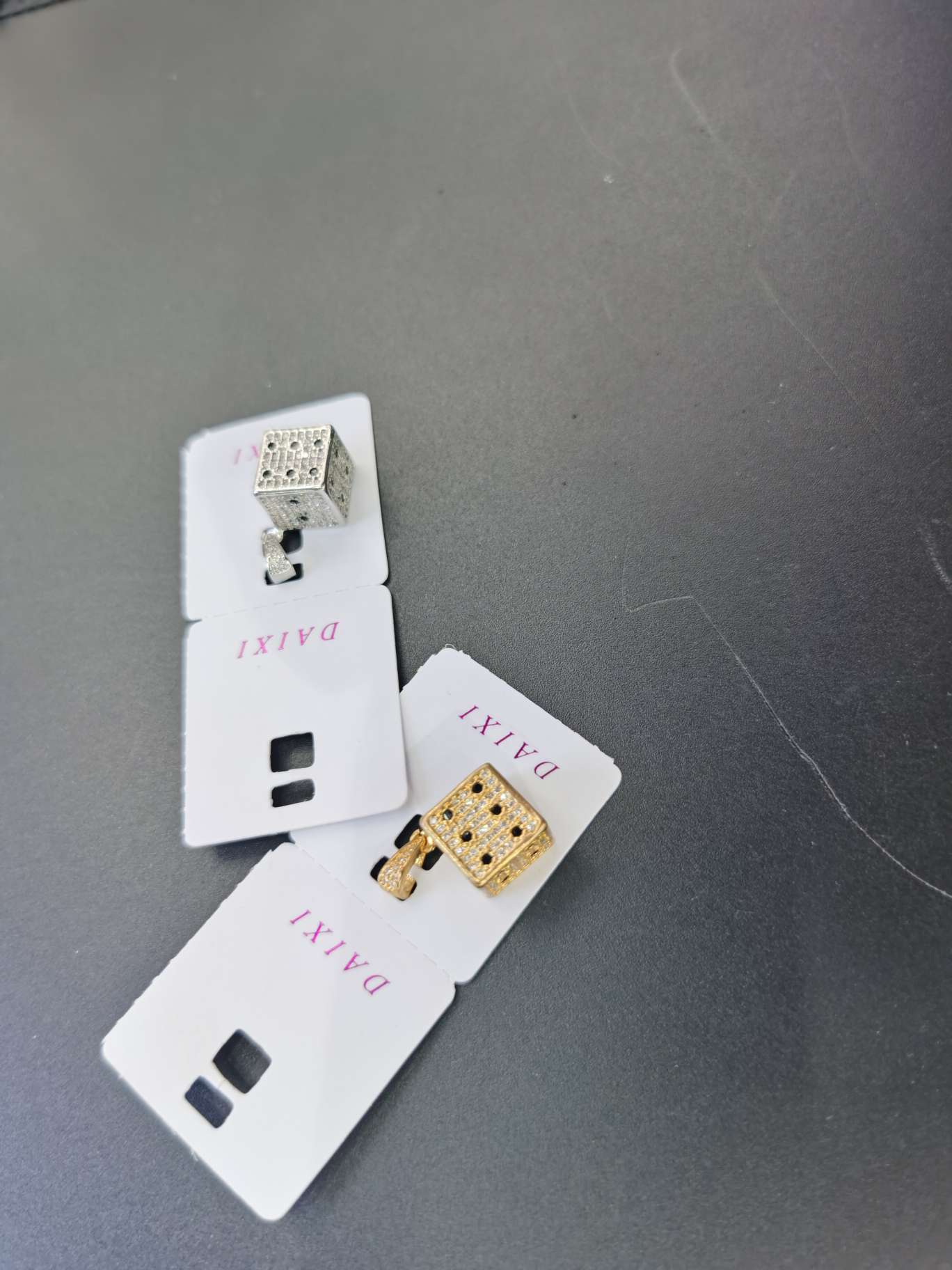 Copper micro-inlaid pendant, dice pendant, real gold electroplated for long-lasting color retention