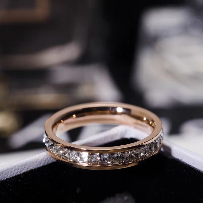 日韩版时尚满钻镀18K玫瑰金钛钢戒指女食指环精品戒子饰品不褪色单排锆石图