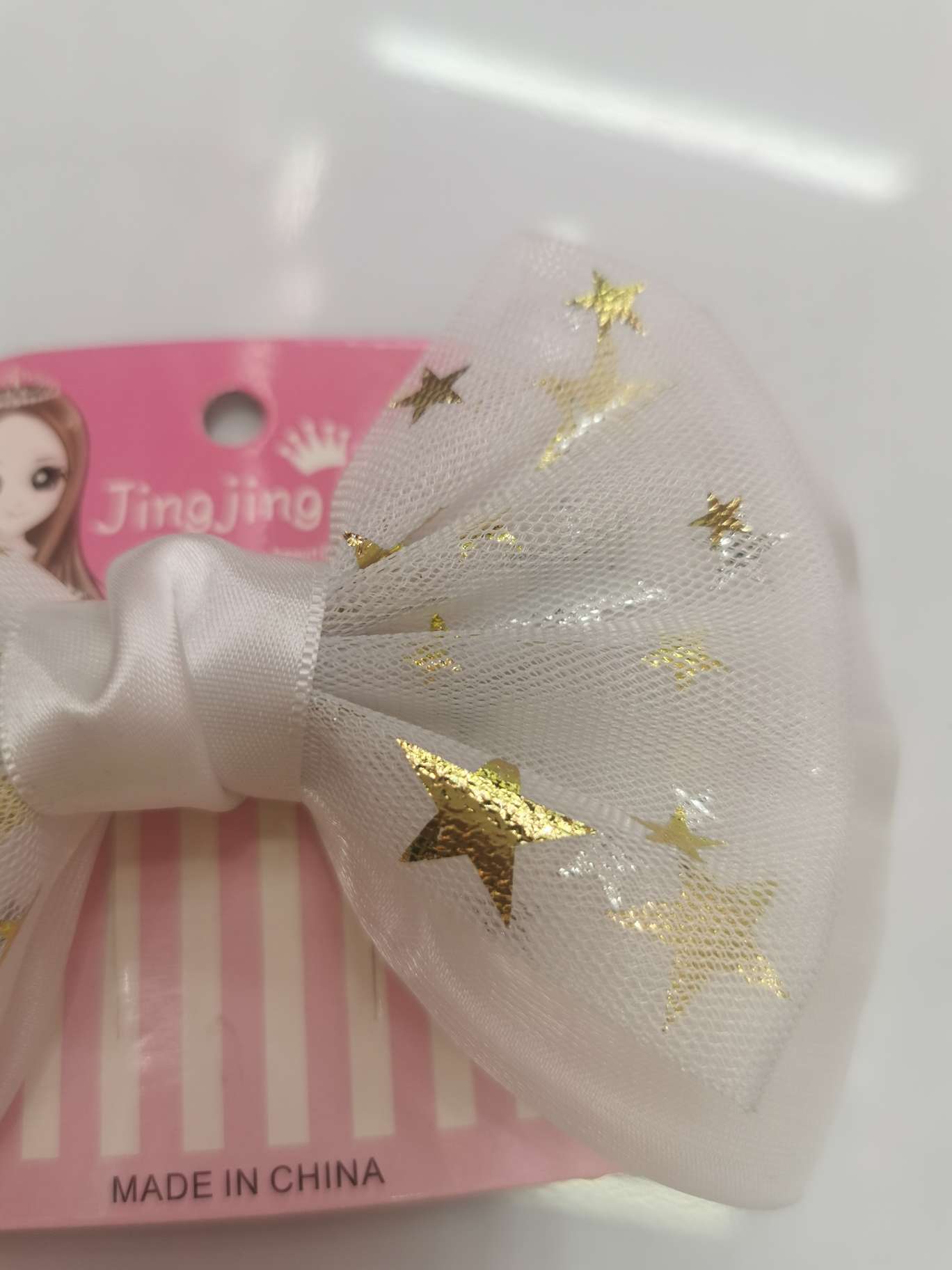 Gold-embossed mesh bow tie with a big duck clip details Picture