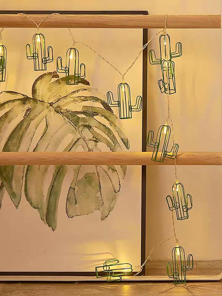Ironwork cactus battery box, colored lights, led light string, flashing lights, Nordic ins style, girlish room decoration details Picture