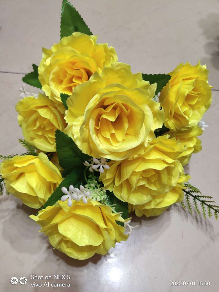 Factory direct sales with favorable prices. High-quality, high, medium and low-end artificial flowers, Qingming Festival flowers, festival bouquets, wedding flowers, etc. 12 shining roses