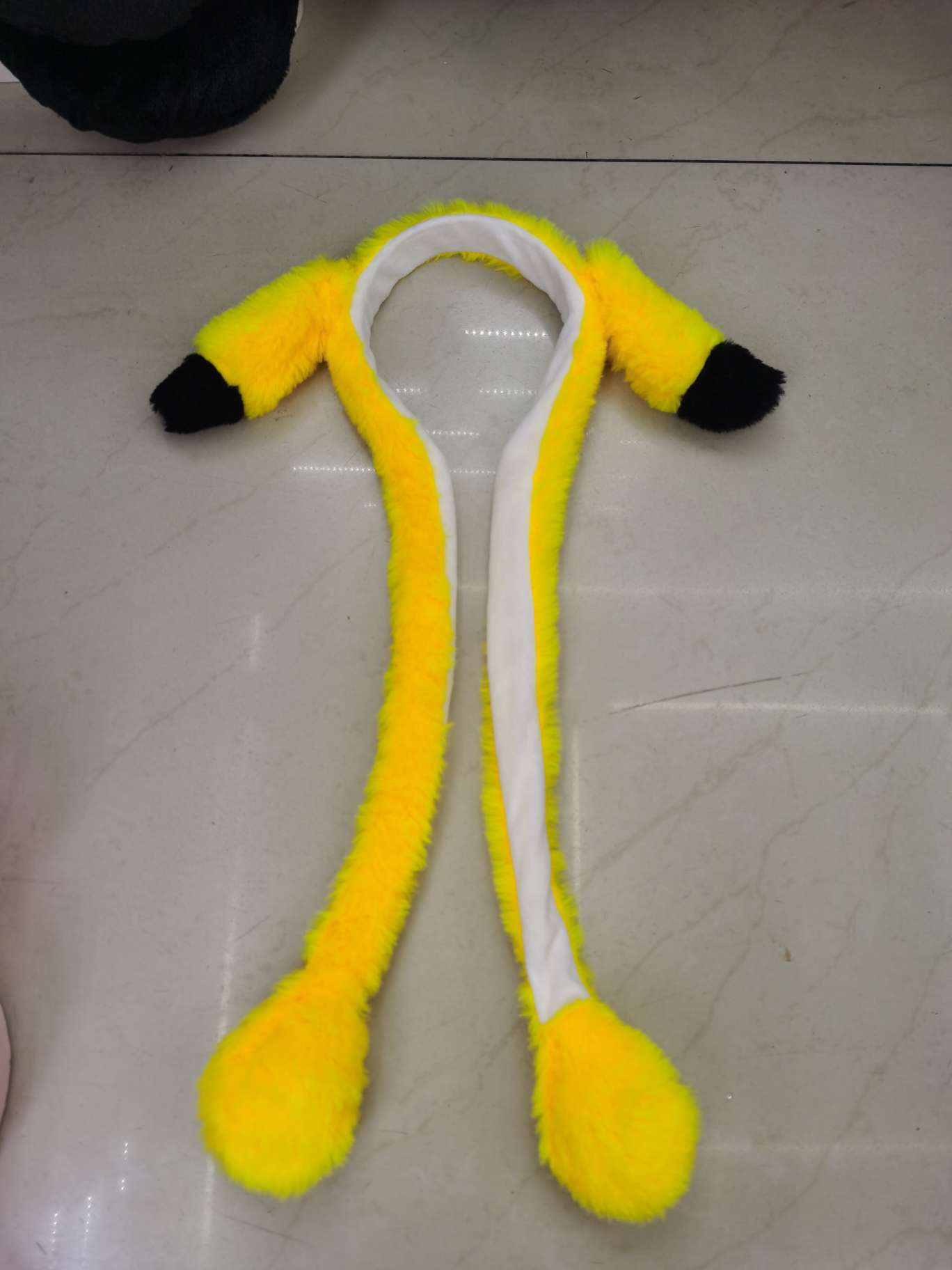 Xinqiqu 1168, the same style of popular Douyin plush toy chair, cute panda ears, airbag headband, slow rebound, yellow figurine