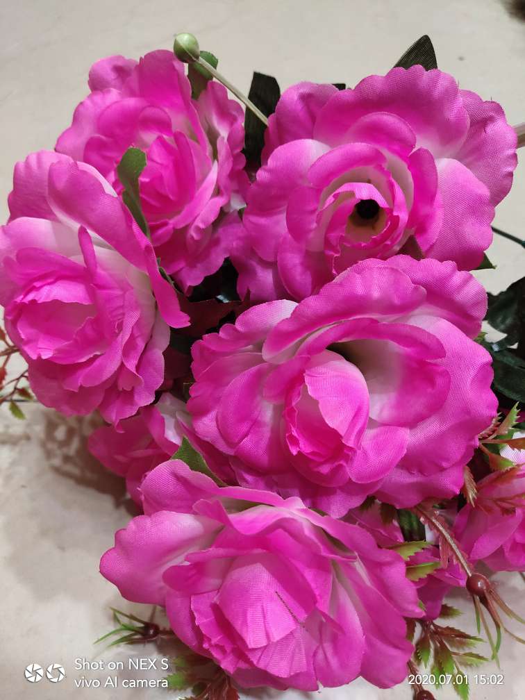 Factory direct sales with favorable prices. High-quality, high, medium and low-grade artificial flowers, Qingming Festival flowers, festival bouquets, wedding flowers and other 12-head roses Specification image
