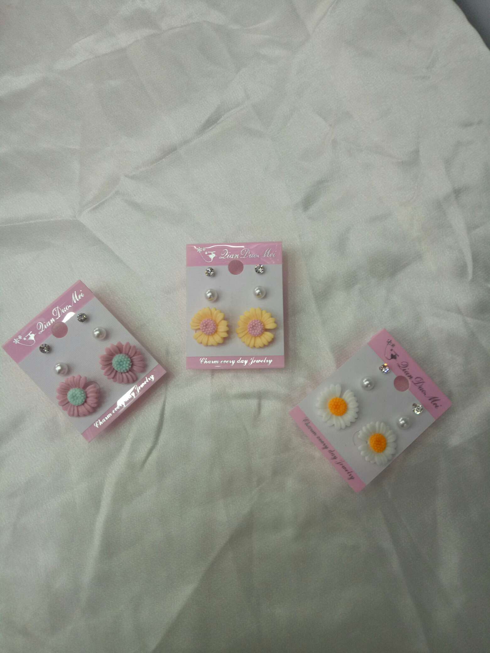 The opening screen of the exquisite packaging box highlights the attributes of gifts