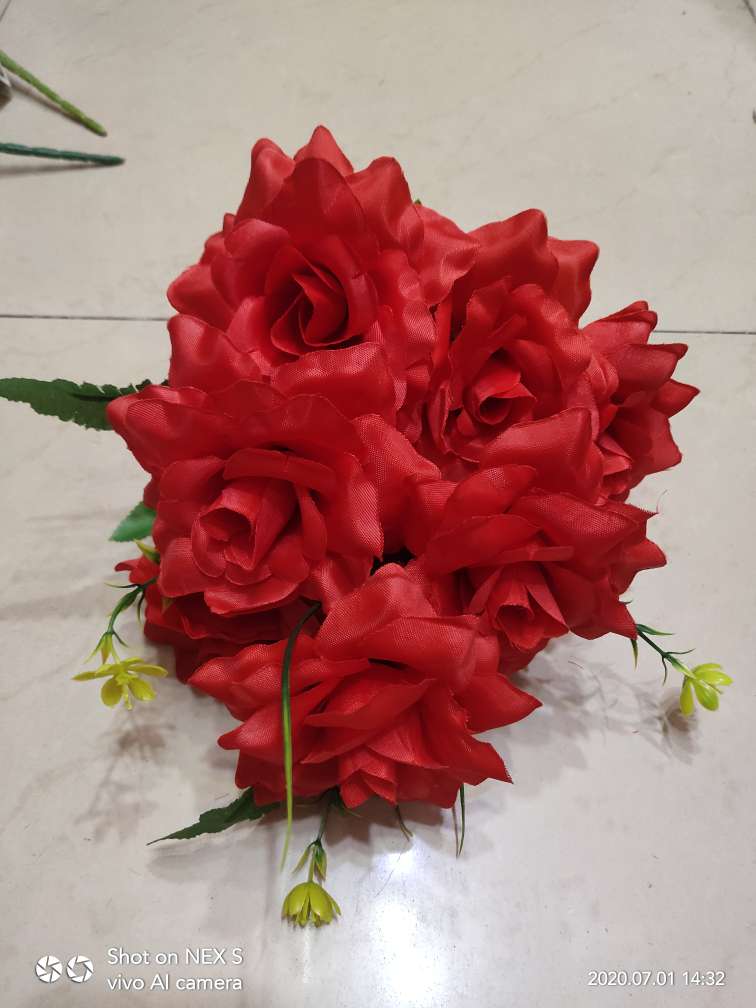 Factory direct sales with favorable prices, high-quality high, medium and low-grade artificial flowers, Qingming Festival flowers, festival bouquets and other 10-head roses Factory direct sales with favorable prices, high-quality high, medium and low-grade artificial flowers, Qingming Festival flowers, festival bouquets and other 10-head roses
