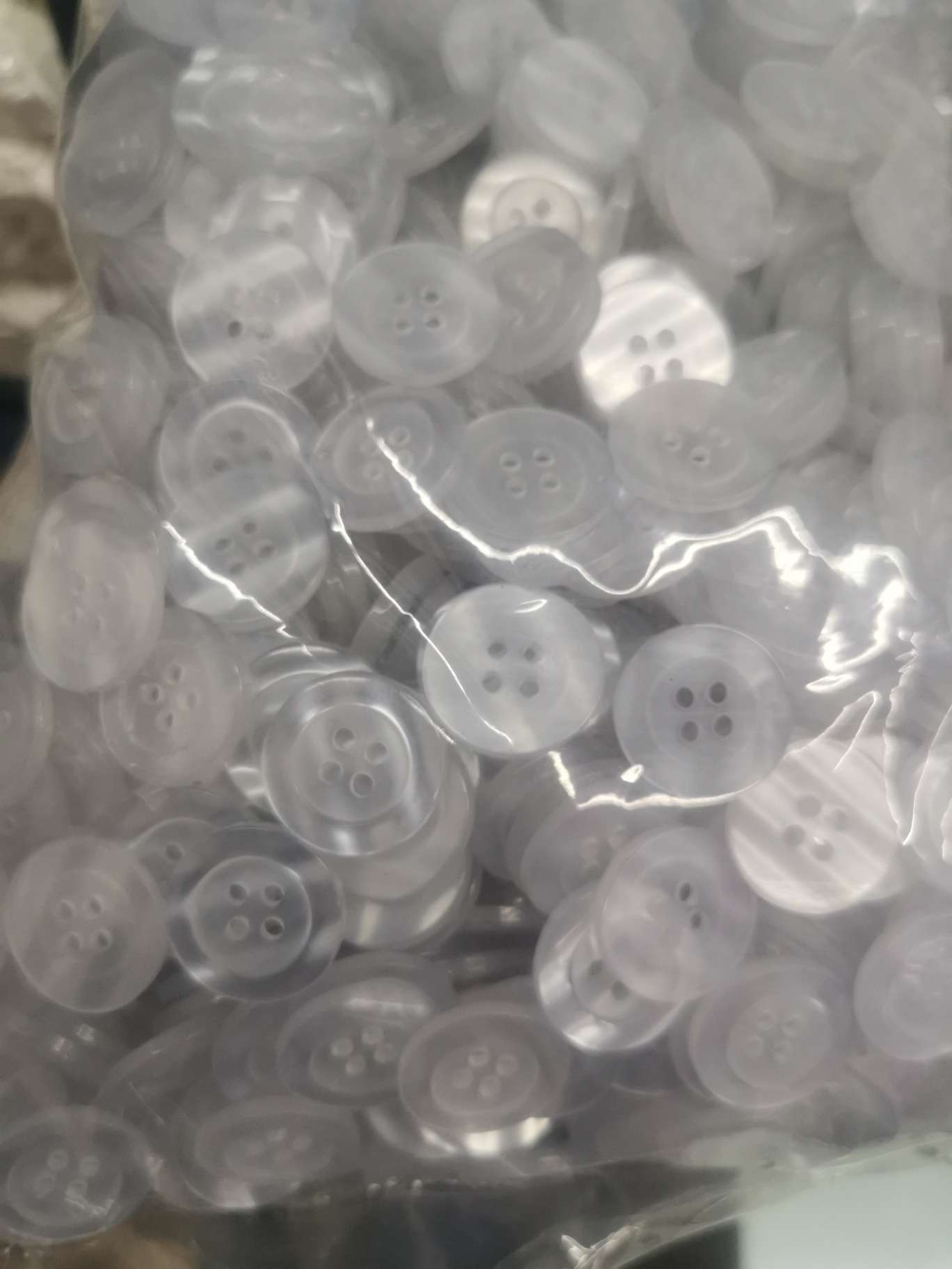 Pearlescent suit buttons, shirt buttons, resin buttons thumbnail